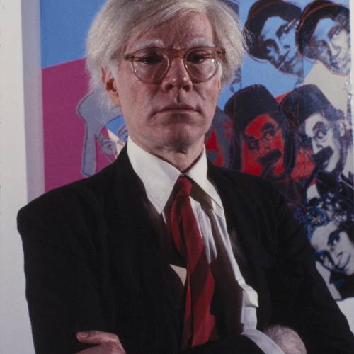 Andy_Warhol_at_the_Jewish_Museum_(by_Bernard_Gotfryd)_–_LOC