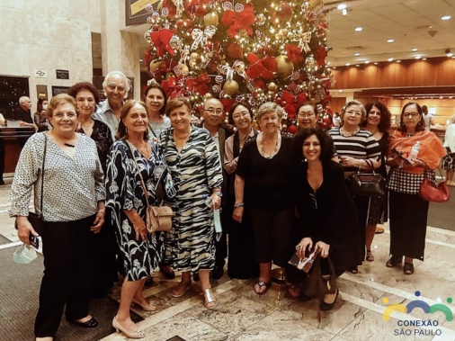 Conexão São Paulo leva grupo para assistir ao espetáculo de Ballet 'O Quebra Nozes'.